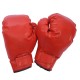 Poinçonnage balle sac de boxe mma sport avec gants et tache